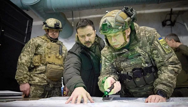 Изображение к статье: В военно-политической иерархии генерал всегда рядом с президентом.