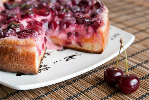 Изображение к статье: Вкусный рецепт: шарлотка с вишней