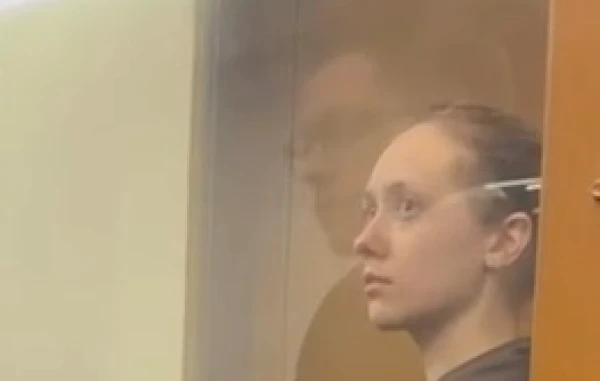 Изображение к статье: Госпожа Лукьянова оказалась в судебной клетке.