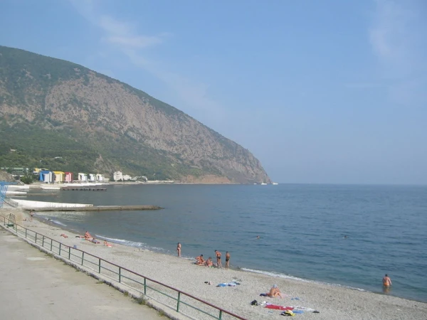 Изображение к статье: Таким пляжем можно обрадовать разве что детей из Центральной Африки.