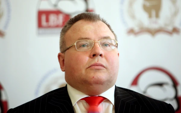 Изображение к статье: «Это уже двойные стандарты!» Политолог о войне тарифов