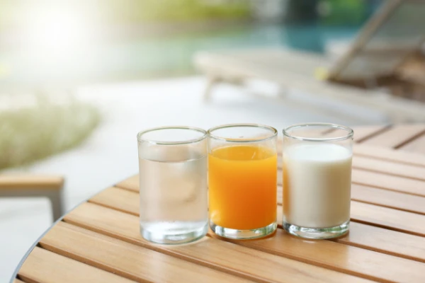 Изображение к статье: Почему вода — не лучший напиток для утоления жажды в жару?