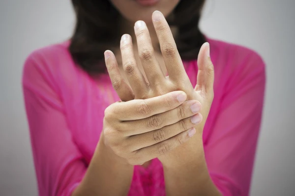 Изображение к статье: «Я их не чувствую»: почему немеют руки и ноги