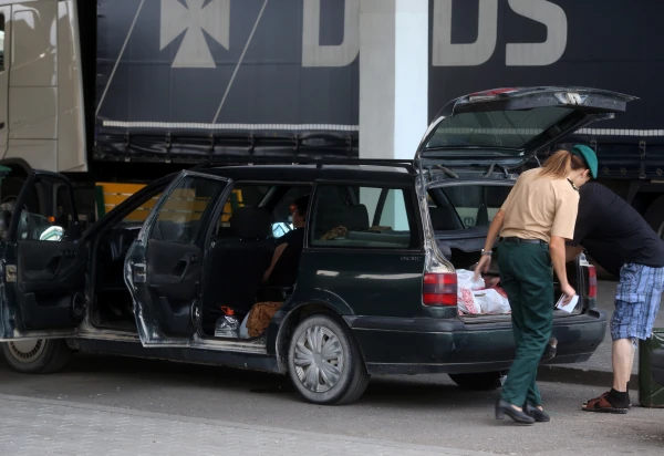 Изображение к статье: Контрабанда: как «забывают» декларировать сигареты, сумки Chanel, ювелирку