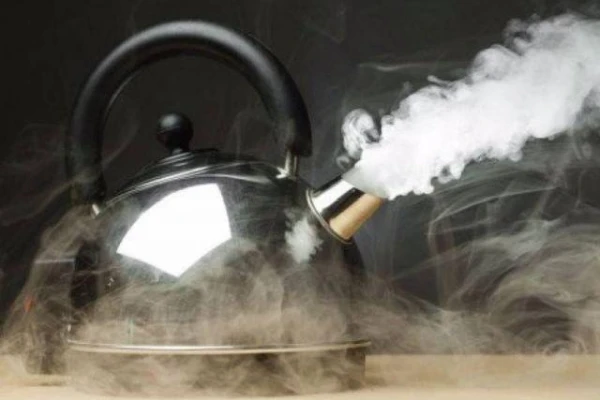 Изображение к статье: Можно ли повторно кипятить воду в чайнике? Вот что показал эксперимент