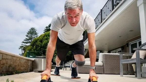 Изображение к статье: Сам доктор Топол приказал себе - физкультуру делать.