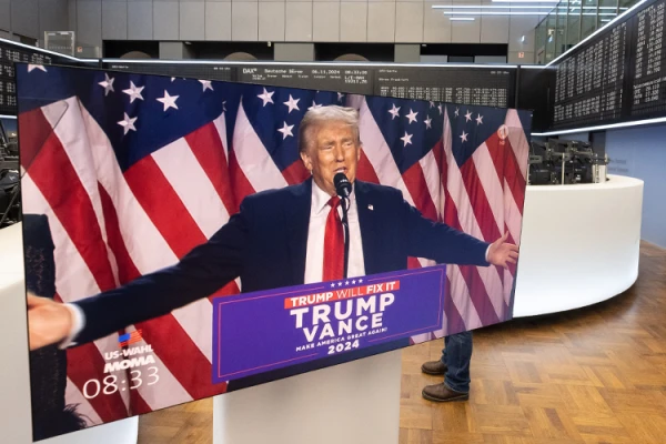 Изображение к статье: В Европарламенте пожаловались на слабость Европы перед США