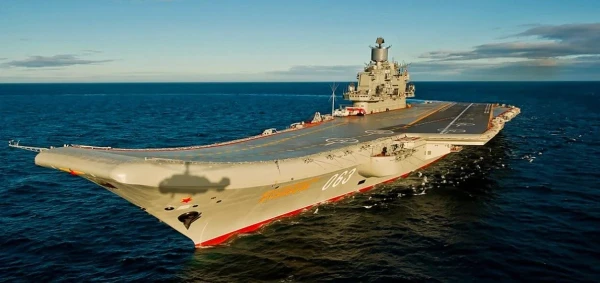 Изображение к статье: Редкий снимок, на котором "Кузя" не дымит - просто у него отключены двигатели.