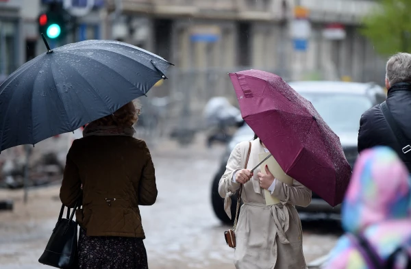 Изображение к статье: В четверг местами ожидаются интенсивные ливни; жёлтое предупреждение - до понедельника