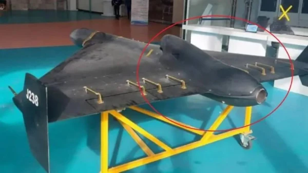 Изображение к статье: Воздухозаборник свидетельствует о наличии небольшого турбореактивного двигателя.