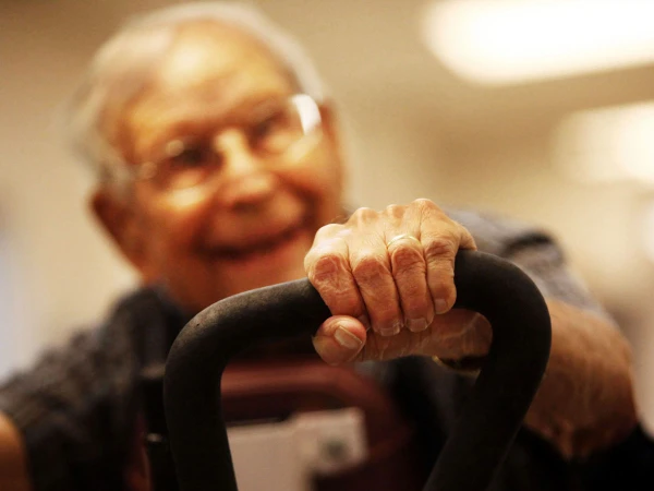 Изображение к статье: Мужчина рассказал о появившихся за годы до диагноза симптомах болезни Паркинсона