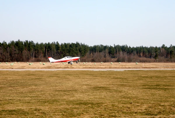 Изображение к статье: Авиашоу, техника и конфеты с неба: в Адажи отмечают праздник аэродрома