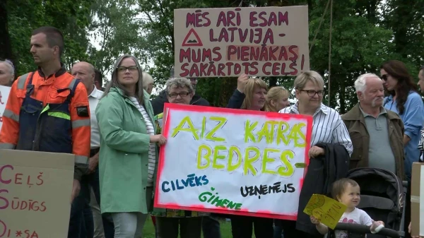Изображение к статье: «С девяностых дурите народ». В Барбеле протестуют против отмены ремонта дорог