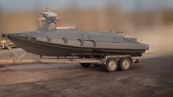 Изображение к статье: Андреевский крест указывает на российское происхождение морского дрона.