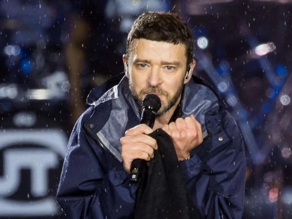 Изображение к статье: Артист не перестает радовать зрителей.