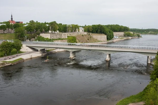 Изображение к статье: Эстония решила отгородиться от России воротами и барьерами