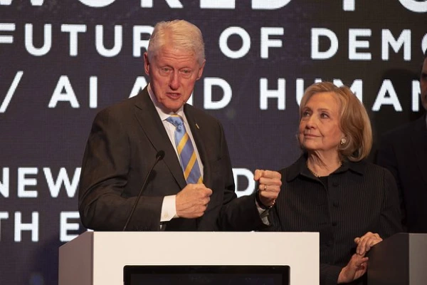 Изображение к статье: Конгресс США вызвал Билла и Хиллари Клинтон на допрос по делу Эпштейна