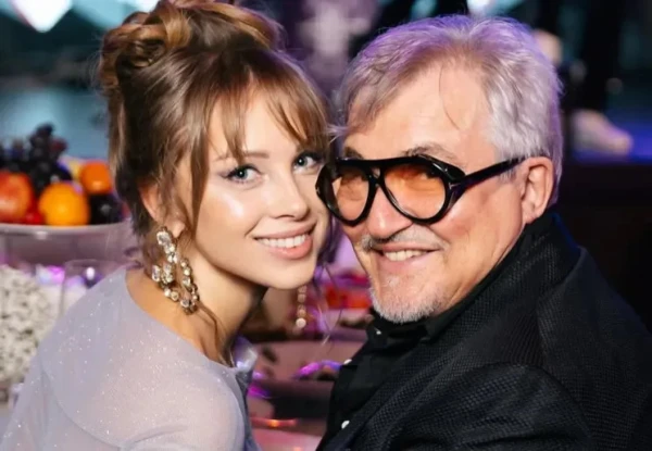 Изображение к статье: Дмитрий Дибров намерен отобрать у неверной супруги детей и имущество