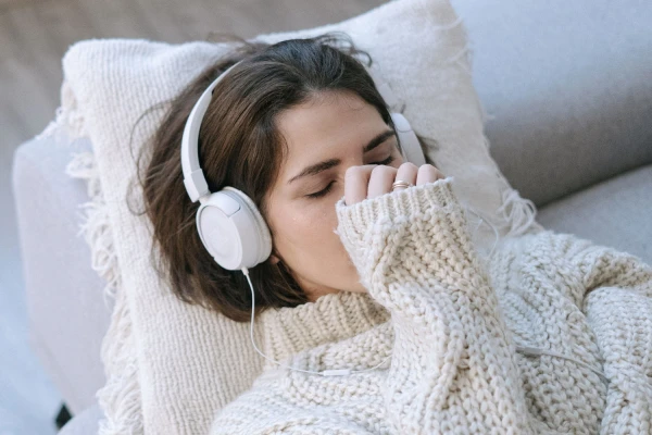 Изображение к статье: 7 особенностей человека, который плачет, слушая музыку