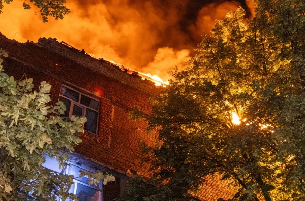 Изображение к статье: В день истечения ультиматума РФ атаковала детский сад в Буче