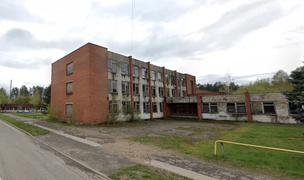 Изображение к статье: Людей призывают не приближаться к опасному зданию в Даугавпилсе