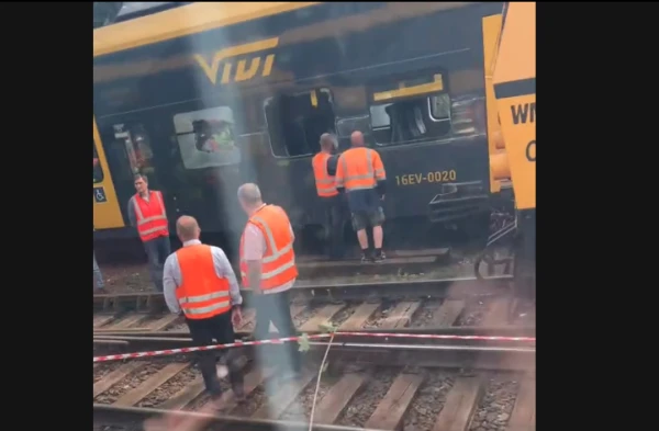 Изображение к статье: «Бардак на железной дороге! Что с пассажирами?» В новый поезд Vivi врезалась дрезина