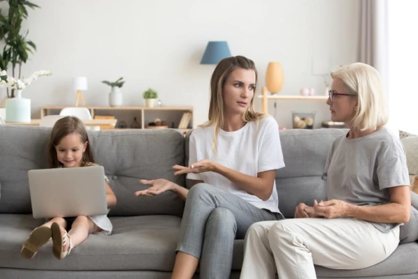 Изображение к статье: Личная территория: вопросы, которых стоит избегать в беседах с выросшими детьми