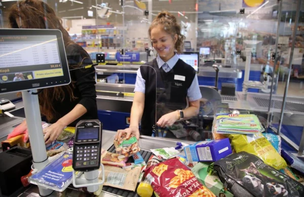 Изображение к статье: Вот это эмпатия! Что происходит перед 20:00 у касс магазинов