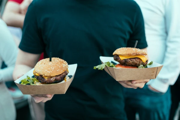 Изображение к статье: «Нашли золотую жилу»: житель Риги о 3000% прибыли на стаканах