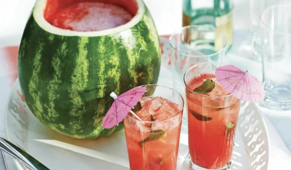 Изображение к статье: Летний хит — «пьяный» арбуз для дружеских застолий