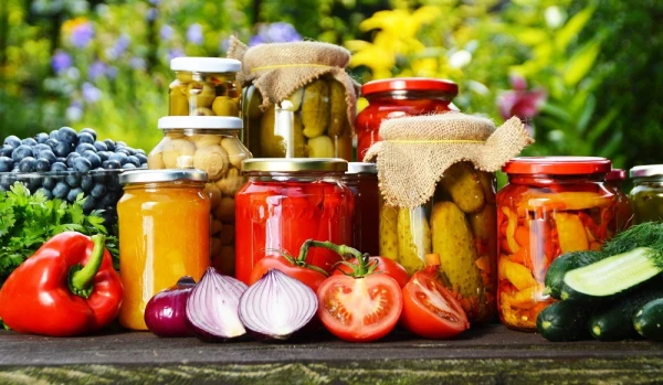 Изображение к статье: Какие секретные ингредиенты способны улучшить в разы вкус консервированных овощей