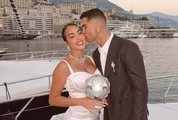 Изображение к статье: Криштиану Роналду сделал предложение Джорджине Родригес спустя почти 10 лет отношений