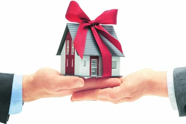 Изображение к статье: Родители – россияне, дочь живет в США, квартира находится в Риге: как её не потерять?