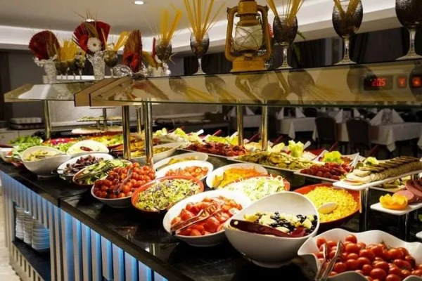 Изображение к статье: "Шведский стол" может остаться в прошлом.