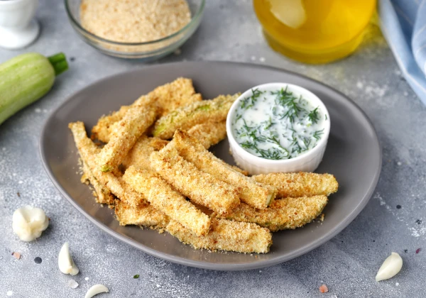 Изображение к статье: Хрустящие палочки из цуккини с сыром в духовке: рецепт легкой закуски