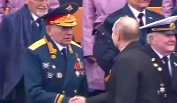 Изображение к статье: Генерал Кизюн был близок к руководству страны, как никогда.