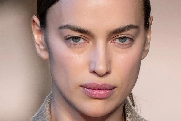 Изображение к статье: Ресницы без туши: как обыграть этот тренд в макияже