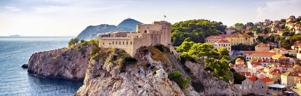 Изображение к статье: Древние стены Дубровника помнят не одну войну.