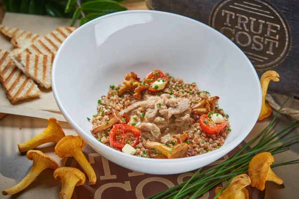 Изображение к статье: Нежная гречка со сливками и ароматными лисичками