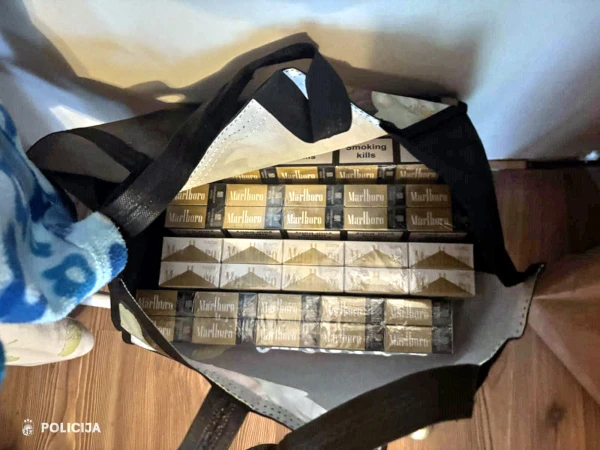 Изображение к статье: Контрабандист протаранил четыре автомобиля. В том числе две полицейских машины