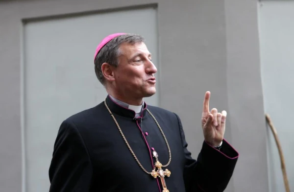 Изображение к статье: Архиепископ-католик выступил против однополой семьи и потребовал изменить устои Латвийского государства