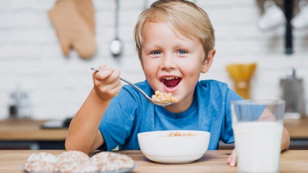 Изображение к статье: Завтрак для мозга: чем кормить ребенка перед уроками