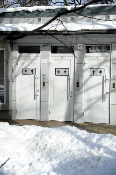 Изображение к статье: Молодые люди в Риге взорвали туалет, чтобы прославиться в Интернете