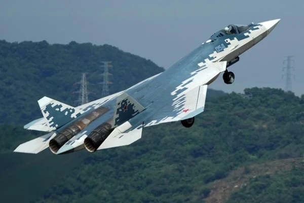 Изображение к статье: Стало известно о первой встрече Су-57 и F-22 вблизи Аляски