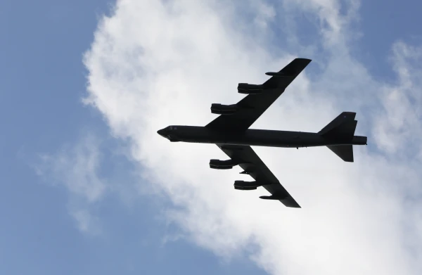 Изображение к статье: Во вторник над Памятником Свободы пролетит американский бомбардировщик