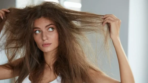 Изображение к статье: Как избавиться от пушистости волос: 5 советов от профи