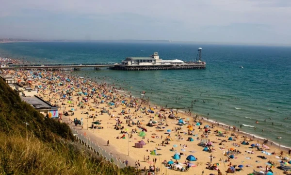 Изображение к статье: Английский Борнмут предлагает самый мутный отдых.