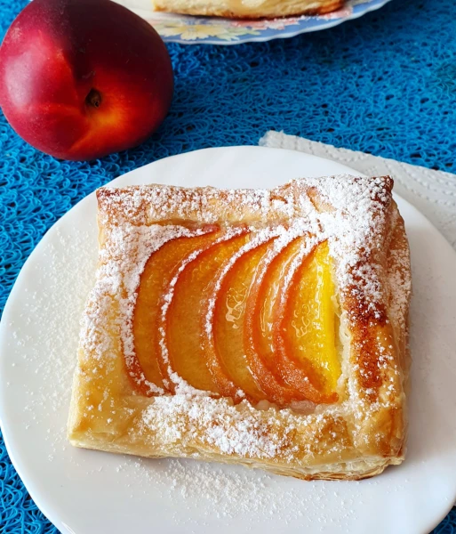 Изображение к статье: Люблю готовить: нежнейшие слойки с нектарином