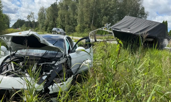 Изображение к статье: Водитель Porsche устроил аварию и сбежал, оставив в машине своих детей