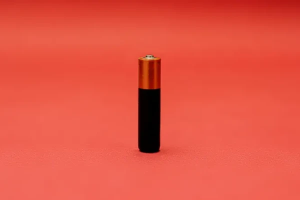 Изображение к статье: Почему батарейки кислые на вкус? Только не пытайтесь их пробовать!